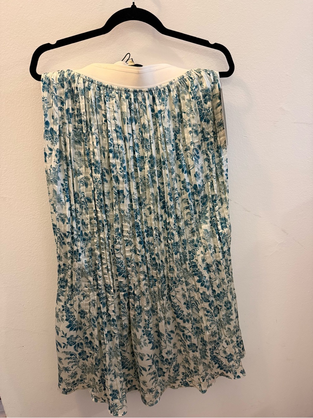 Tuckernuck Pleated Floral Midi Skirt in Teal and White
